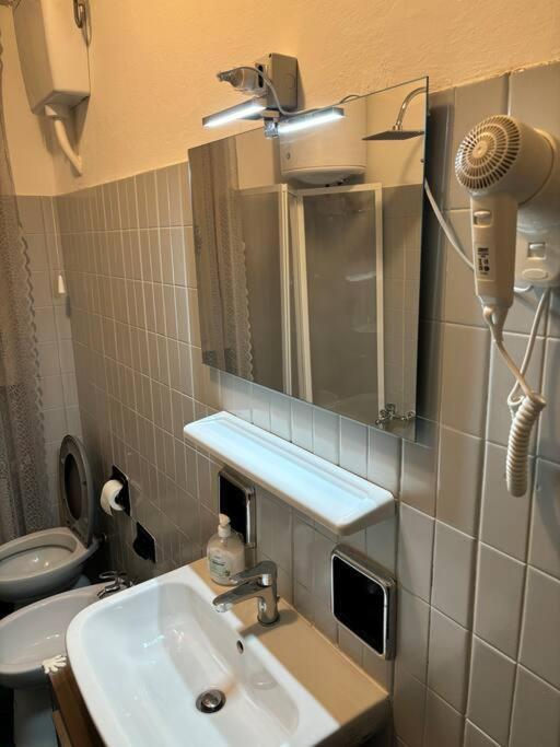 Netflix - Wi-Fi - “Fiume 19” - Appartement Triëst Buitenkant foto